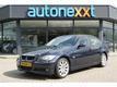 BMW 3-serie 320I BUSINESS LINE | XENON | LEDER | NAVI | ELEK SCHUIF KANTEL DAK | LMV | PDC | TREKHAAK