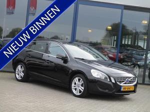 Volvo V60 D2 Momentum ECC PDC LEDER NAVI  73.000KM