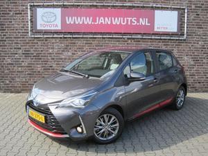 Toyota Yaris 1.5 Hybrid Design Red