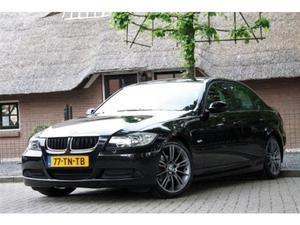 BMW 3-serie 318i HIGH EXECUTIVE M-PAKKET VELGEN 18`` NAVIGATIE PDC