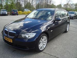 BMW 3-serie Touring 318D BUSINESS M-Pakket Navigatie Leder sportstoelen.