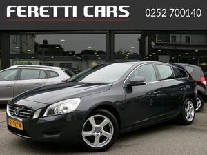 Volvo V60 1.6 T3 150PK MOMENTUM LEDER NAVI AIRCO LMV PDC