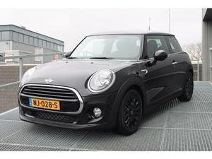 Mini Cooper 1.5 Serious Business Airco  Navi  Cruise