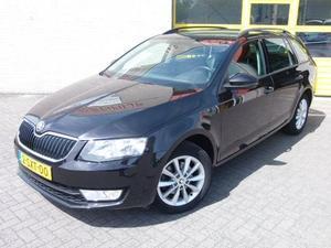 Skoda Octavia Combi 1.6 TDI 105PK GREENTECH AMBITION BUSINESSLINE BJ2014 Navi ECC LMV PDC