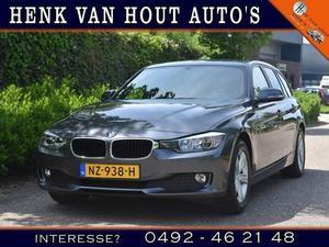 BMW 3-serie 318D UPGRADE EDITION | ZWARTE HEMEL | NAVI ZWART LEDER