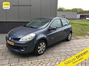Renault Clio 1.4 16v Dynamique Luxe  Climate Cruise 16``LMV
