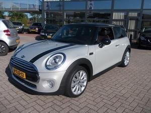 Mini Cooper D 1.5 116 PK CHILI Navigatie Leer Sportstoelen Led Koplampen Camera Harman Kardon 17 inch Velgen