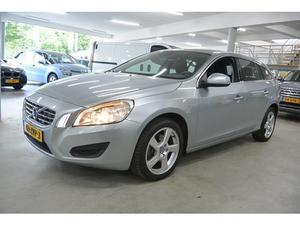 Volvo V60 1.6 D2 MOMENTUM Business Navi ECC