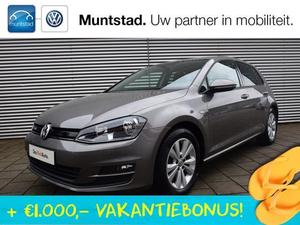 Volkswagen Golf 1.0 TSI 115 pk 5 deurs CONNECTED SERIES Navigatie PDC Climatronic 16 inch LM velgen