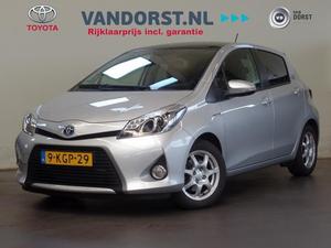 Toyota Yaris 1.5 HYBRID DYNAMIC | Navigatie | Panoramadak | Parkeersensoren | Halfleder