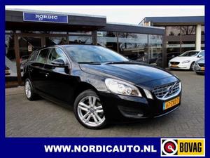 Volvo V60 1.6 D2 MOMENTUM NAVI LEDER PDC 17 INCH!