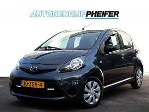 Toyota Aygo 1.0 VVT-i Access  Led dagrijverlichting  Aux aansluiting  Radio cd-speler  Stuurbekrachtiging  Apk t