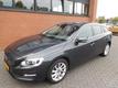 Volvo V60 1.6 D2 MOMENTUM LEER  LMV 17 INCH  NAVI  PDC ACHTER  CRUISE CONTROL  Distr.Riem verv bij 141343 op 1