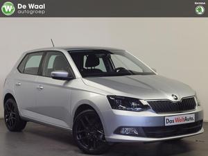 Skoda Fabia 1.2 TSI 90pk Ambition 17` Lichtmetaal - Navigatie - Airco - Telefoon voorbereiding