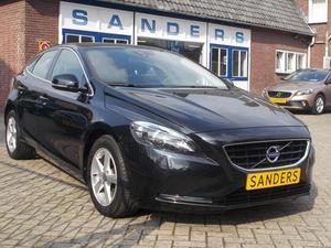 Volvo V40 T4 180 pk Momentum Intro-line