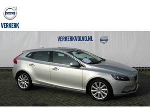 Volvo V40 D2 120 pk | MOMENTUM | Sensus Navigatie