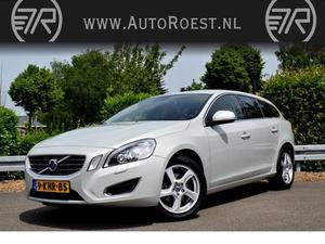 Volvo V60 T3 150pk Summum 132DKM NAVI XENON LEER 17INCH