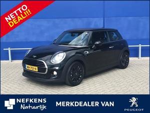 Mini Cooper 1.5 Serious Business NAVIGATIE   AIRCO