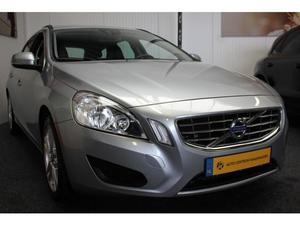 Volvo V60 2.0 D3 Momentum NAVI LEDER CRUISE CONTROL STOELVERWARMING PDC TEL NIEUW STAAT !!