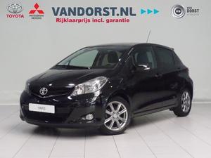 Toyota Yaris 1.3 VVT-i Dynamic | Panodak | Half leder | Parkeercamera