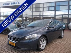 Volvo V40 1.6 D2 Momentum Business Navigatie Xenon Trekhaak Camera Led Rijklaar 14% Bijtelling Dec 2019