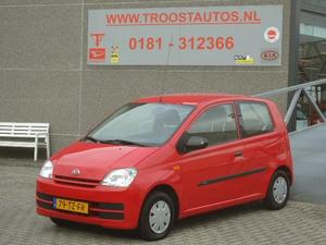 Daihatsu Cuore 1.0-12V Tokyo a.s. zondag geopend 12:00 - 17:00  m.u.v. Mizarstraat