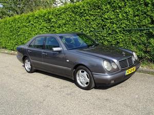 Mercedes-Benz E-klasse 300 TD ELEGANCE LEER AUTOMAAT ECC